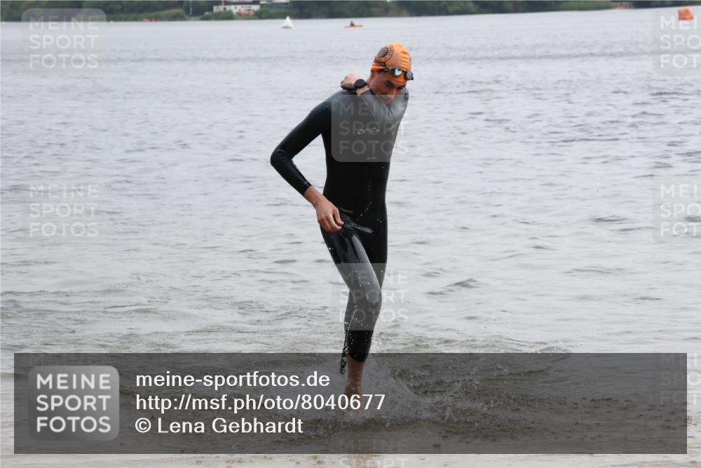 21.06.2025 - 27. Vierlanden-Triathlon Lena Gebhardt http://msf.ph/oto/8040677 15.06.2025 12:57:07 Schwimmen 1109 meine-sportfotos.de