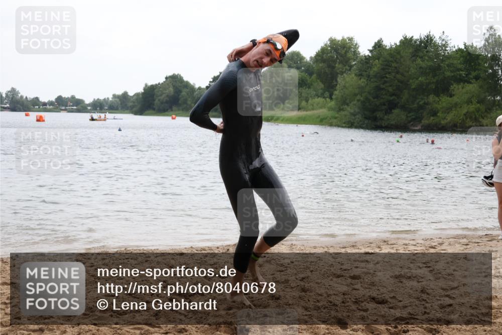 21.06.2025 - 27. Vierlanden-Triathlon Lena Gebhardt http://msf.ph/oto/8040678 15.06.2025 12:57:10 Schwimmen 1109, 1144 meine-sportfotos.de