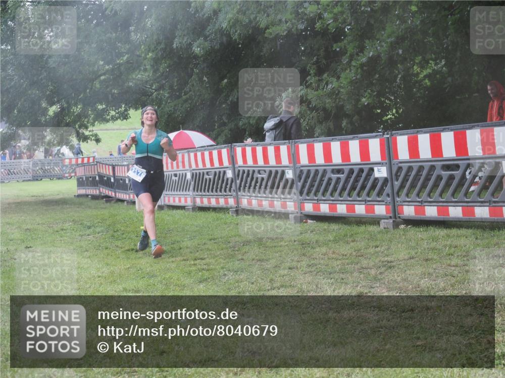 21.06.2025 - 27. Vierlanden-Triathlon KatJ http://msf.ph/oto/8040679 15.06.2025 14:29:03 Ziel 1176, 1252 meine-sportfotos.de