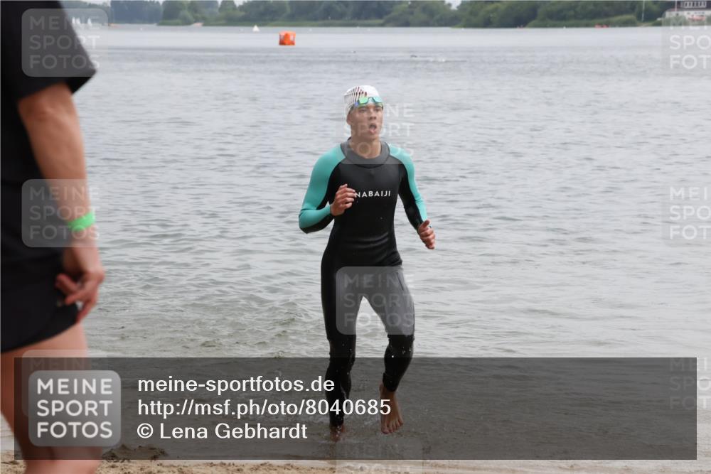 21.06.2025 - 27. Vierlanden-Triathlon Lena Gebhardt http://msf.ph/oto/8040685 15.06.2025 12:57:17 Schwimmen 1109, 1144 meine-sportfotos.de