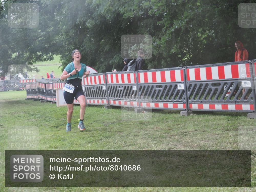 21.06.2025 - 27. Vierlanden-Triathlon KatJ http://msf.ph/oto/8040686 15.06.2025 14:29:03 Ziel 1176, 1252 meine-sportfotos.de