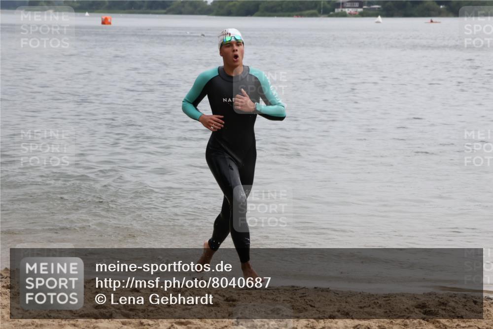 21.06.2025 - 27. Vierlanden-Triathlon Lena Gebhardt http://msf.ph/oto/8040687 15.06.2025 12:57:17 Schwimmen 1109, 1144 meine-sportfotos.de