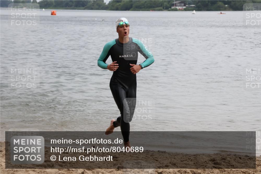 21.06.2025 - 27. Vierlanden-Triathlon Lena Gebhardt http://msf.ph/oto/8040689 15.06.2025 12:57:17 Schwimmen 1109, 1144 meine-sportfotos.de
