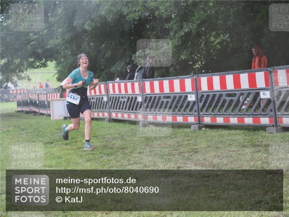 21.06.2025 - 27. Vierlanden-Triathlon KatJ http://msf.ph/oto/8040690 15.06.2025 14:29:03 Ziel 1176, 1252 meine-sportfotos.de