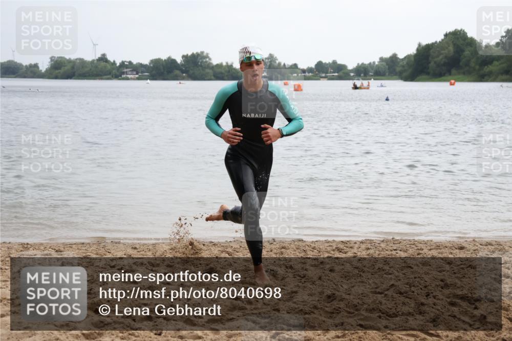21.06.2025 - 27. Vierlanden-Triathlon Lena Gebhardt http://msf.ph/oto/8040698 15.06.2025 12:57:19 Schwimmen 1109, 1144 meine-sportfotos.de
