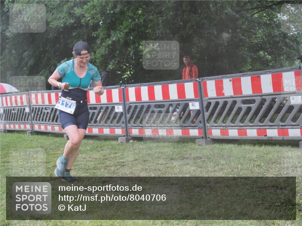 21.06.2025 - 27. Vierlanden-Triathlon KatJ http://msf.ph/oto/8040706 15.06.2025 14:29:04 Ziel 1176, 1252 meine-sportfotos.de