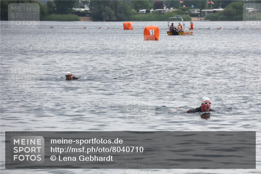 21.06.2025 - 27. Vierlanden-Triathlon Lena Gebhardt http://msf.ph/oto/8040710 15.06.2025 12:59:41 Schwimmen  meine-sportfotos.de