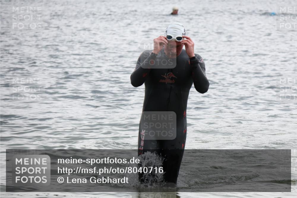 21.06.2025 - 27. Vierlanden-Triathlon Lena Gebhardt http://msf.ph/oto/8040716 15.06.2025 13:00:08 Schwimmen 1133 meine-sportfotos.de