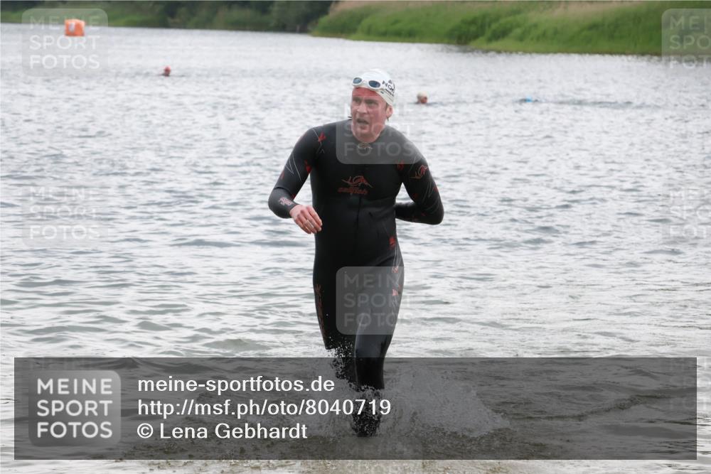 21.06.2025 - 27. Vierlanden-Triathlon Lena Gebhardt http://msf.ph/oto/8040719 15.06.2025 13:00:10 Schwimmen 1133 meine-sportfotos.de