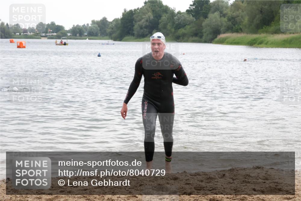 21.06.2025 - 27. Vierlanden-Triathlon Lena Gebhardt http://msf.ph/oto/8040729 15.06.2025 13:00:12 Schwimmen 1133 meine-sportfotos.de