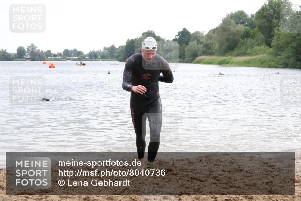 21.06.2025 - 27. Vierlanden-Triathlon Lena Gebhardt http://msf.ph/oto/8040736 15.06.2025 13:00:14 Schwimmen 1133 meine-sportfotos.de