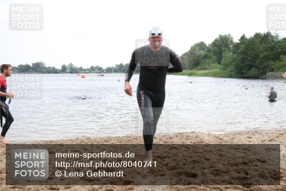 21.06.2025 - 27. Vierlanden-Triathlon Lena Gebhardt http://msf.ph/oto/8040741 15.06.2025 13:00:15 Schwimmen 1133 meine-sportfotos.de