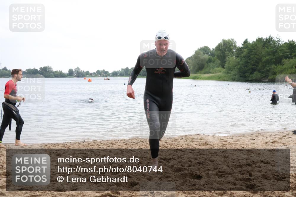21.06.2025 - 27. Vierlanden-Triathlon Lena Gebhardt http://msf.ph/oto/8040744 15.06.2025 13:00:15 Schwimmen 1133 meine-sportfotos.de