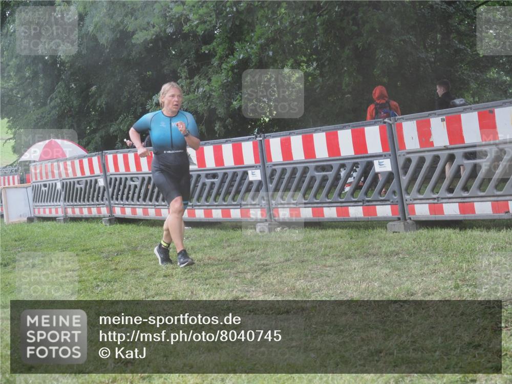 21.06.2025 - 27. Vierlanden-Triathlon KatJ http://msf.ph/oto/8040745 15.06.2025 14:29:20 Ziel 1223, 1296 meine-sportfotos.de
