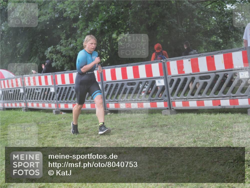 21.06.2025 - 27. Vierlanden-Triathlon KatJ http://msf.ph/oto/8040753 15.06.2025 14:29:20 Ziel 1223, 1296 meine-sportfotos.de