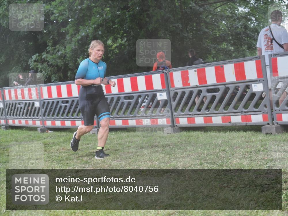 21.06.2025 - 27. Vierlanden-Triathlon KatJ http://msf.ph/oto/8040756 15.06.2025 14:29:20 Ziel 1223, 1296 meine-sportfotos.de