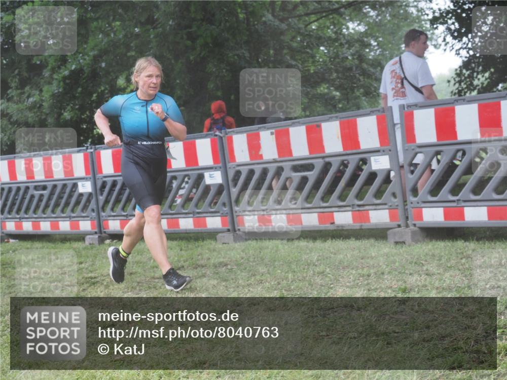 21.06.2025 - 27. Vierlanden-Triathlon KatJ http://msf.ph/oto/8040763 15.06.2025 14:29:21 Ziel 1223, 1296 meine-sportfotos.de