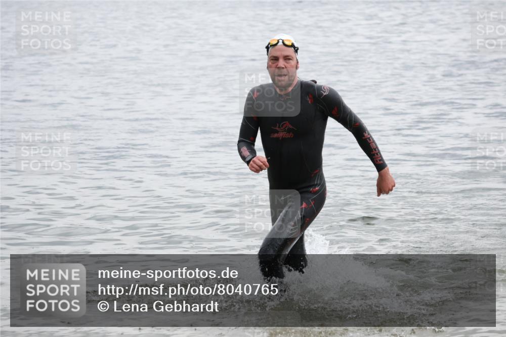 21.06.2025 - 27. Vierlanden-Triathlon Lena Gebhardt http://msf.ph/oto/8040765 15.06.2025 13:00:32 Schwimmen 1139 meine-sportfotos.de