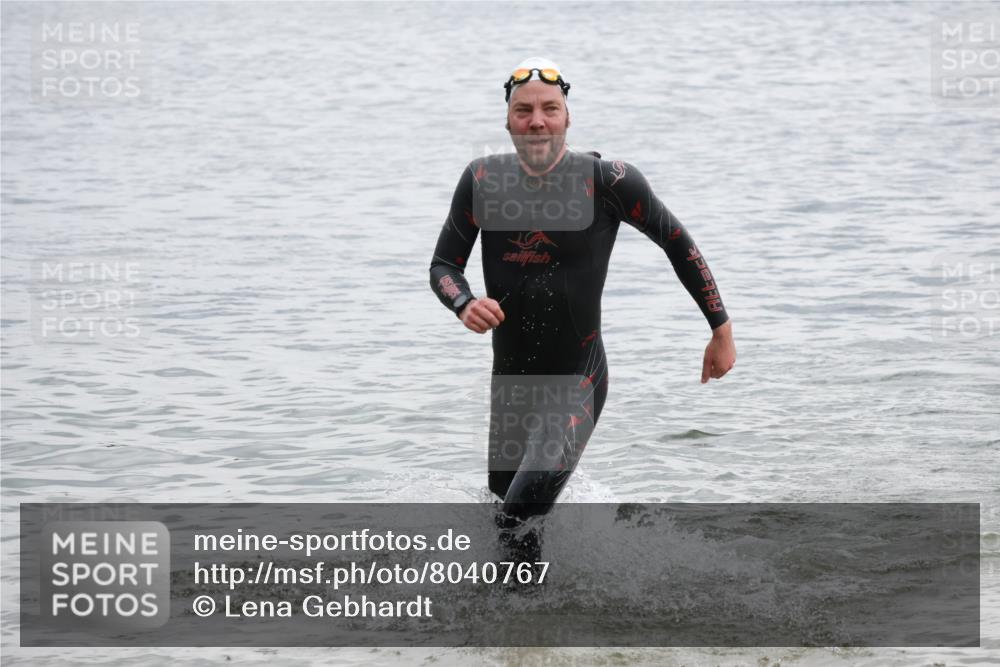 21.06.2025 - 27. Vierlanden-Triathlon Lena Gebhardt http://msf.ph/oto/8040767 15.06.2025 13:00:32 Schwimmen 1139 meine-sportfotos.de