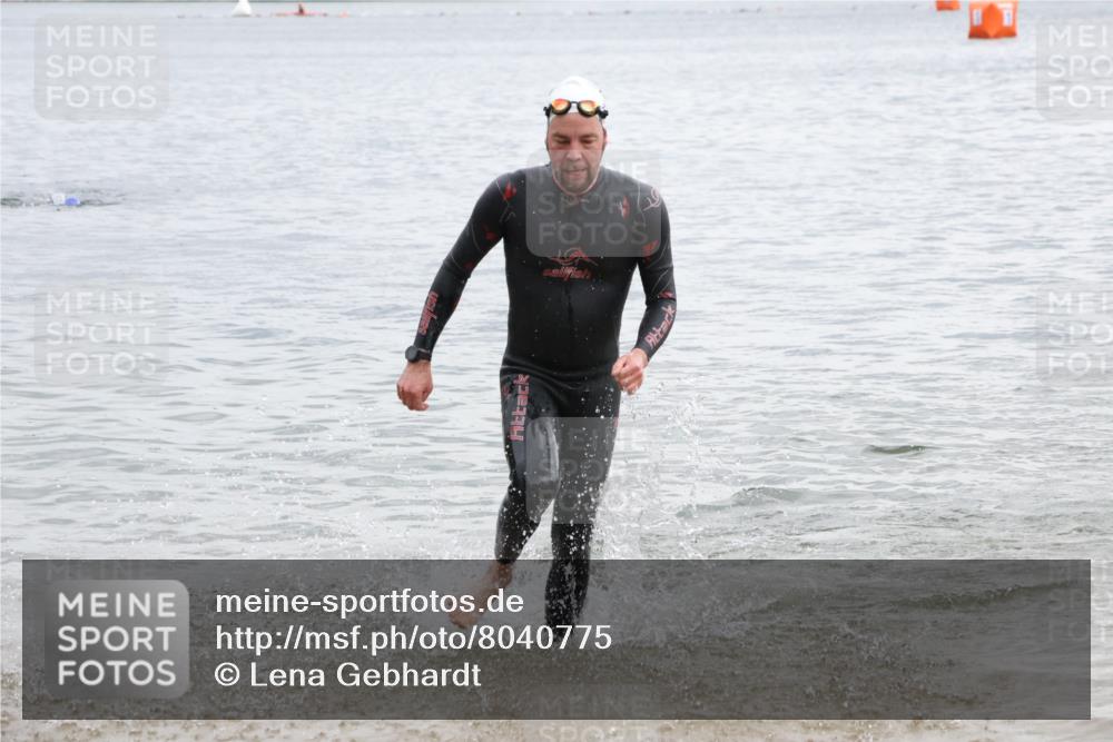 21.06.2025 - 27. Vierlanden-Triathlon Lena Gebhardt http://msf.ph/oto/8040775 15.06.2025 13:00:33 Schwimmen 1139 meine-sportfotos.de
