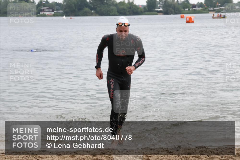 21.06.2025 - 27. Vierlanden-Triathlon Lena Gebhardt http://msf.ph/oto/8040778 15.06.2025 13:00:34 Schwimmen 1139 meine-sportfotos.de
