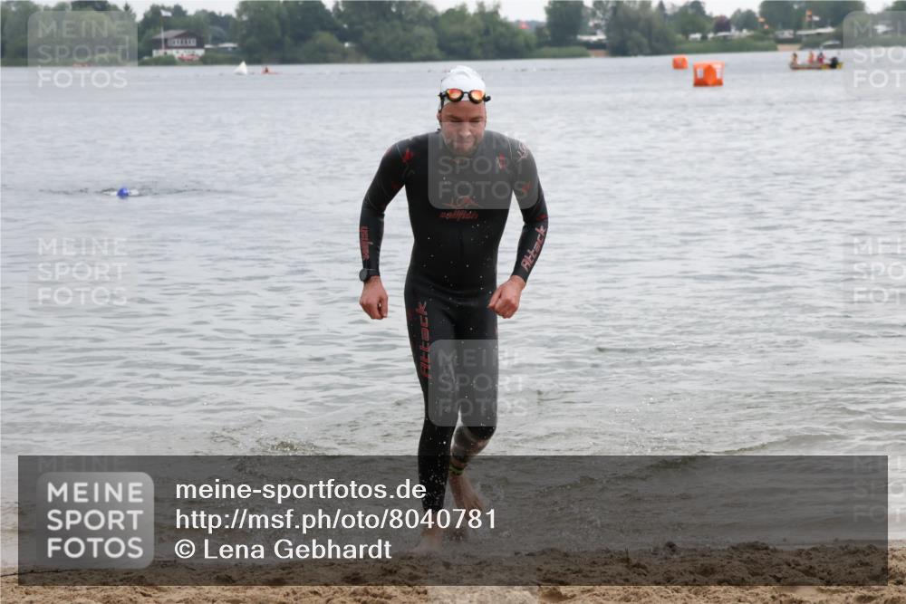 21.06.2025 - 27. Vierlanden-Triathlon Lena Gebhardt http://msf.ph/oto/8040781 15.06.2025 13:00:34 Schwimmen 1139 meine-sportfotos.de