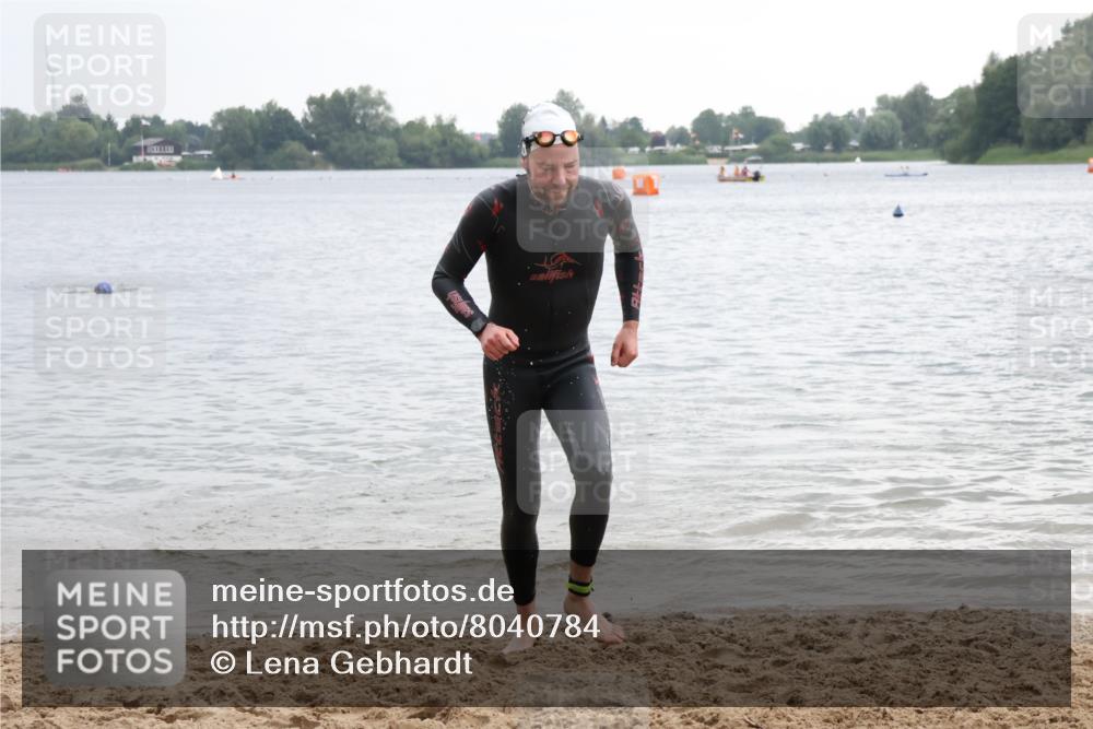 21.06.2025 - 27. Vierlanden-Triathlon Lena Gebhardt http://msf.ph/oto/8040784 15.06.2025 13:00:34 Schwimmen 1139 meine-sportfotos.de