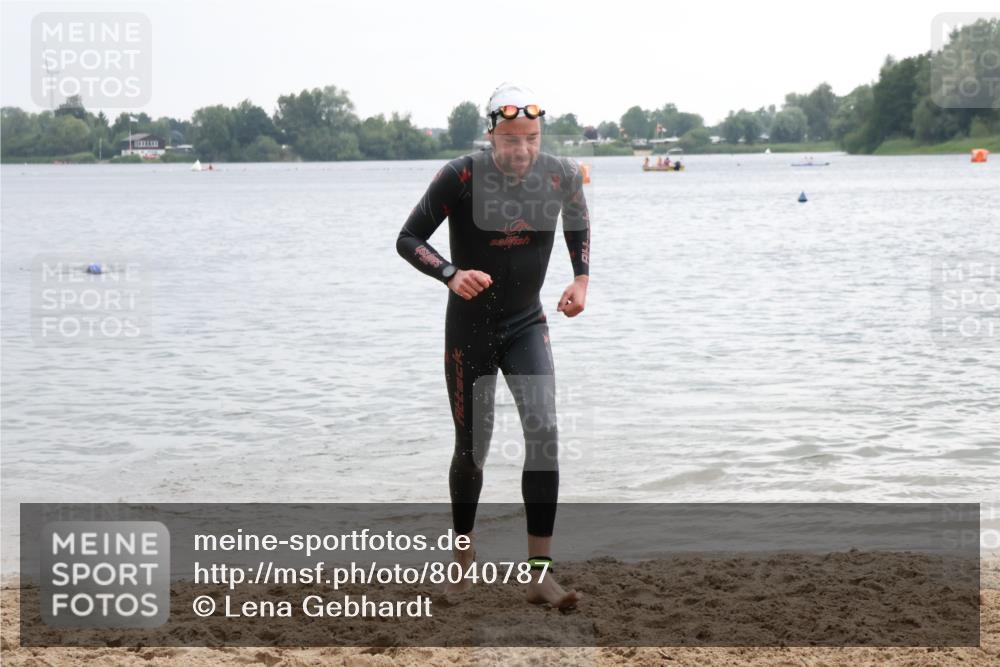 21.06.2025 - 27. Vierlanden-Triathlon Lena Gebhardt http://msf.ph/oto/8040787 15.06.2025 13:00:35 Schwimmen 1139 meine-sportfotos.de