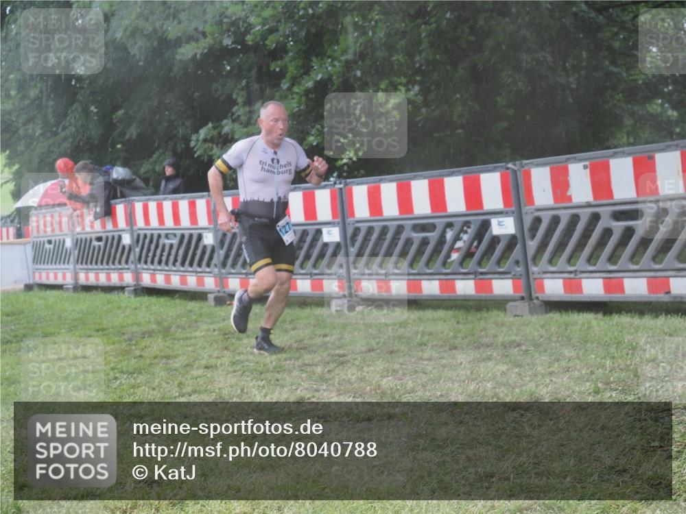 21.06.2025 - 27. Vierlanden-Triathlon KatJ http://msf.ph/oto/8040788 15.06.2025 14:29:41 Ziel 1175, 1271, 1287, 1295 meine-sportfotos.de