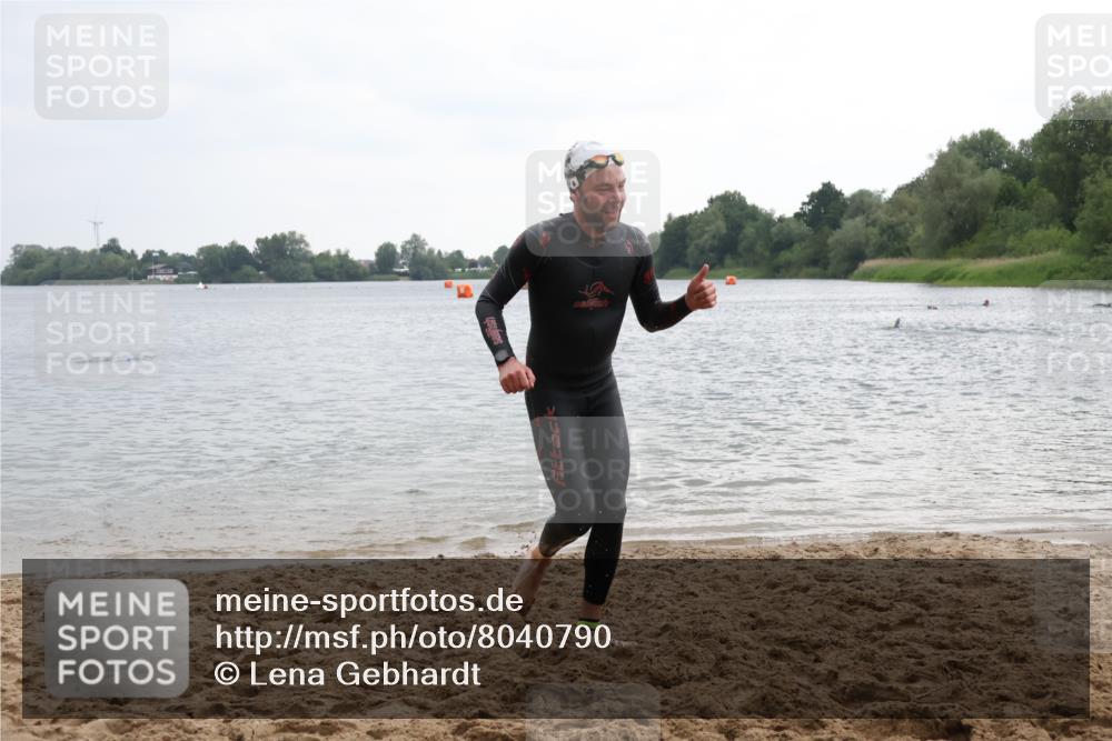 21.06.2025 - 27. Vierlanden-Triathlon Lena Gebhardt http://msf.ph/oto/8040790 15.06.2025 13:00:35 Schwimmen 1139 meine-sportfotos.de