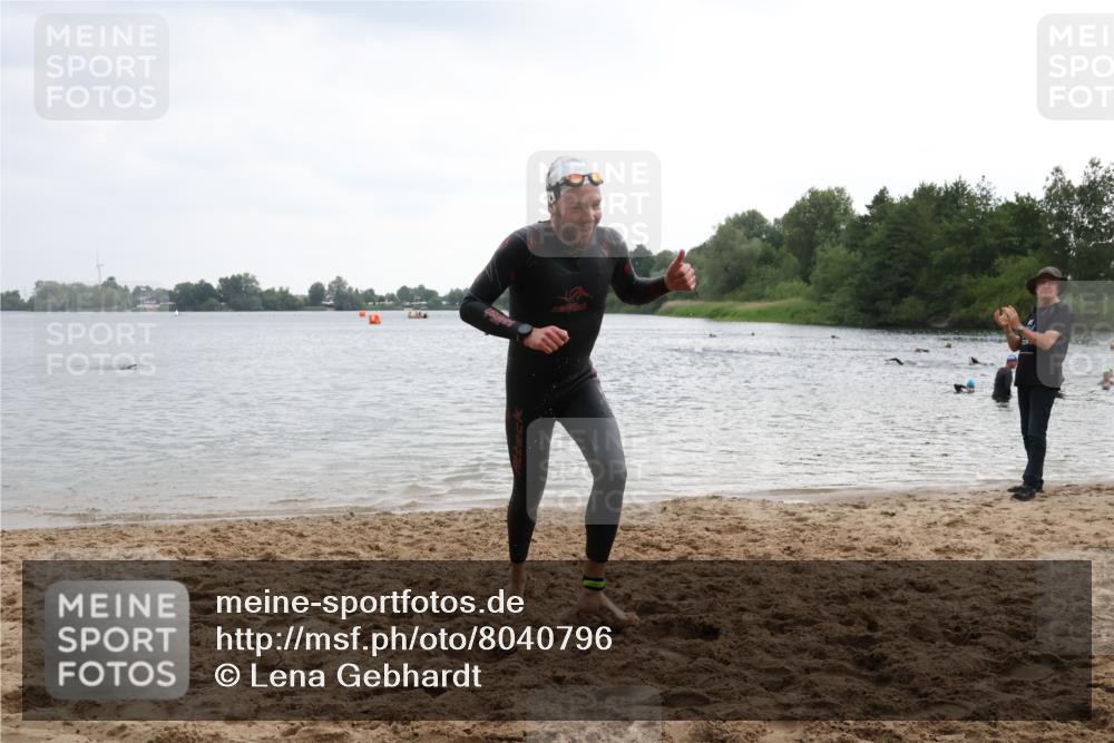 21.06.2025 - 27. Vierlanden-Triathlon Lena Gebhardt http://msf.ph/oto/8040796 15.06.2025 13:00:36 Schwimmen 1139 meine-sportfotos.de