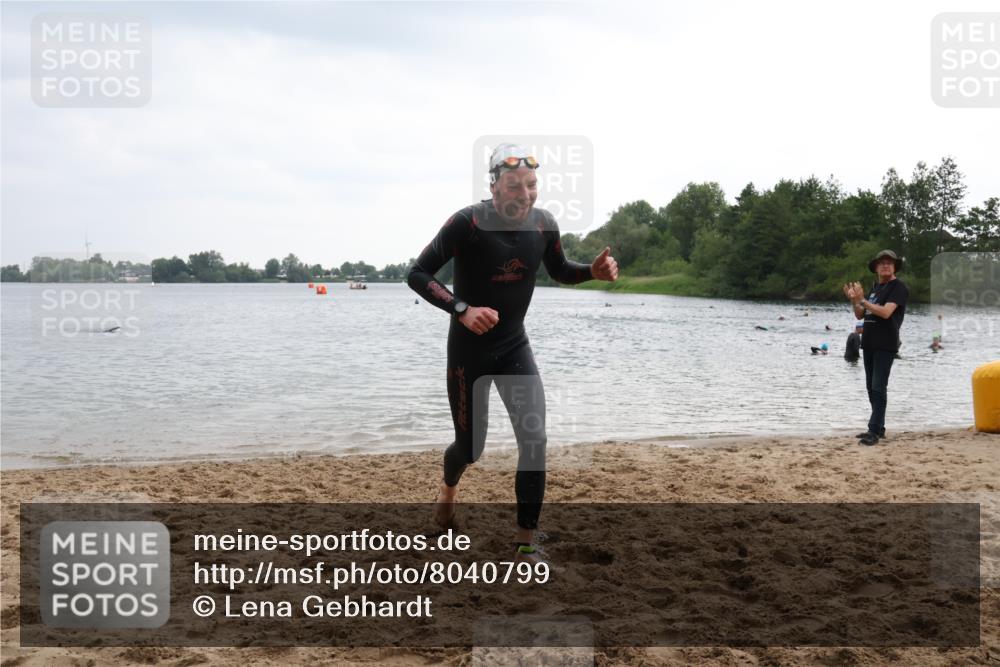 21.06.2025 - 27. Vierlanden-Triathlon Lena Gebhardt http://msf.ph/oto/8040799 15.06.2025 13:00:36 Schwimmen 1139 meine-sportfotos.de