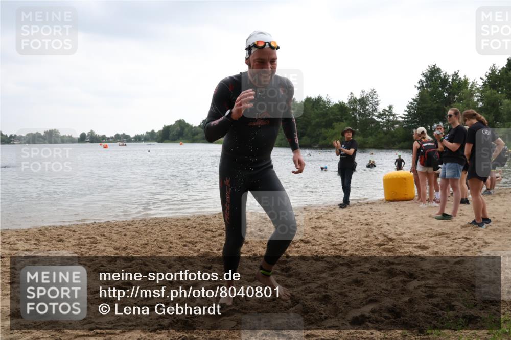 21.06.2025 - 27. Vierlanden-Triathlon Lena Gebhardt http://msf.ph/oto/8040801 15.06.2025 13:00:36 Schwimmen 1139 meine-sportfotos.de