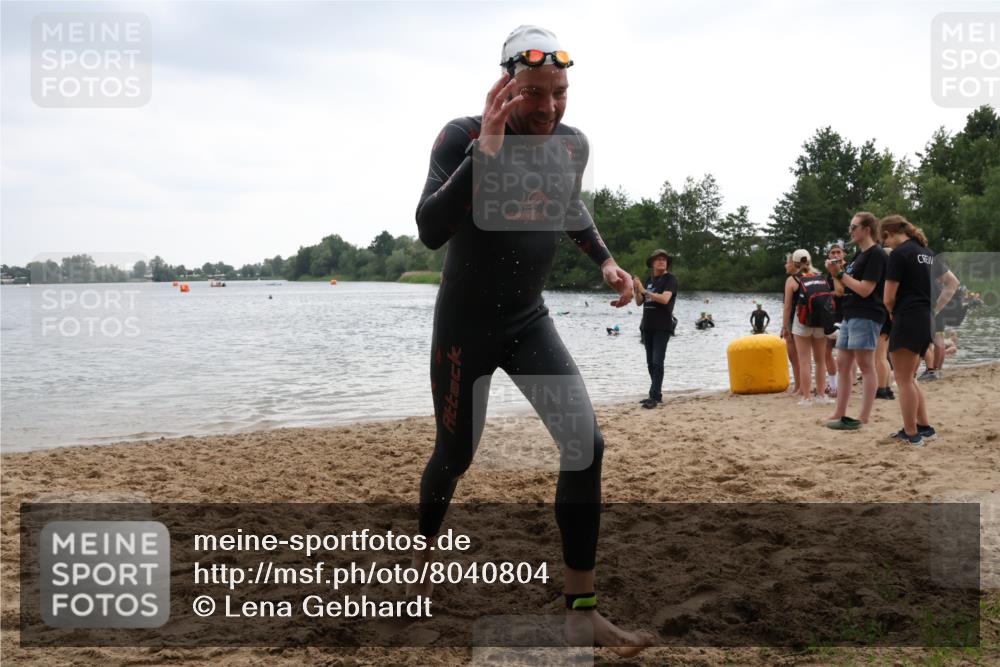 21.06.2025 - 27. Vierlanden-Triathlon Lena Gebhardt http://msf.ph/oto/8040804 15.06.2025 13:00:36 Schwimmen 1139 meine-sportfotos.de