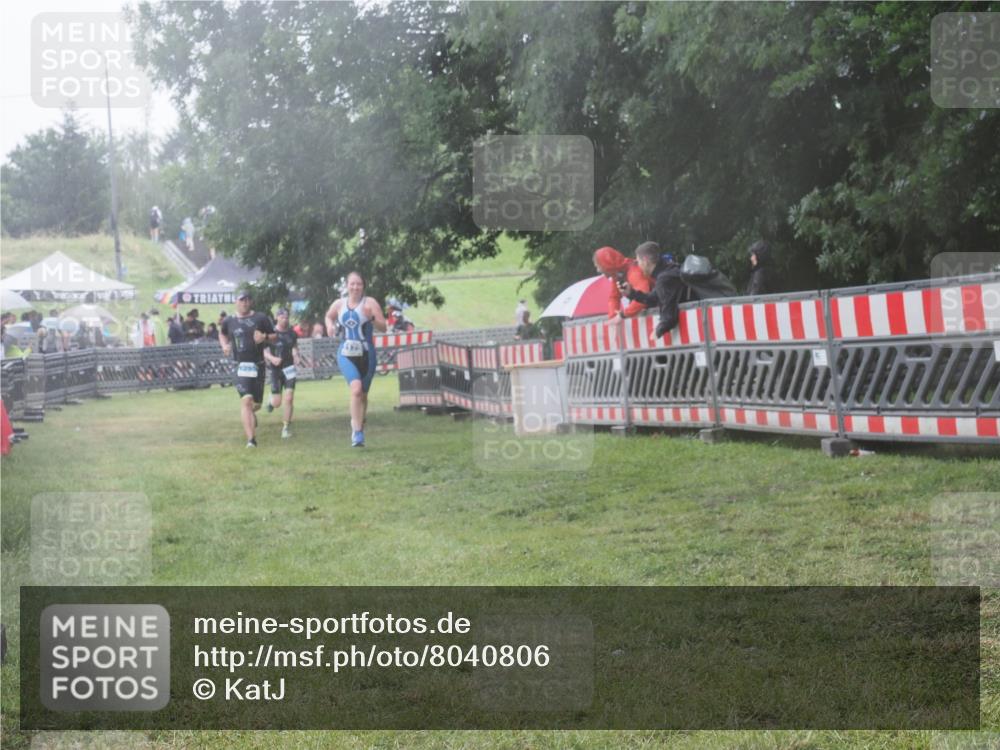 21.06.2025 - 27. Vierlanden-Triathlon KatJ http://msf.ph/oto/8040806 15.06.2025 14:29:44 Ziel 1175, 1271, 1287, 1294, 1295 meine-sportfotos.de