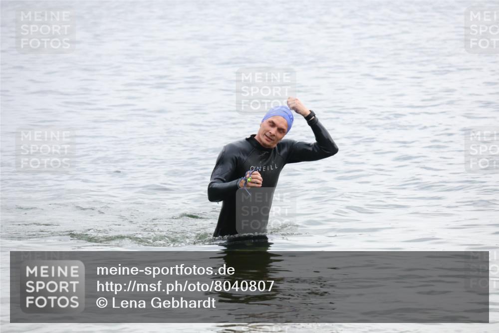 21.06.2025 - 27. Vierlanden-Triathlon Lena Gebhardt http://msf.ph/oto/8040807 15.06.2025 13:01:05 Schwimmen 1121 meine-sportfotos.de