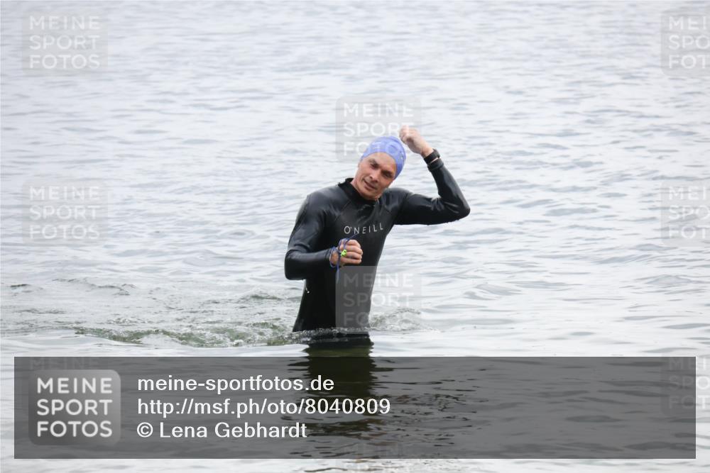 21.06.2025 - 27. Vierlanden-Triathlon Lena Gebhardt http://msf.ph/oto/8040809 15.06.2025 13:01:05 Schwimmen 1121 meine-sportfotos.de
