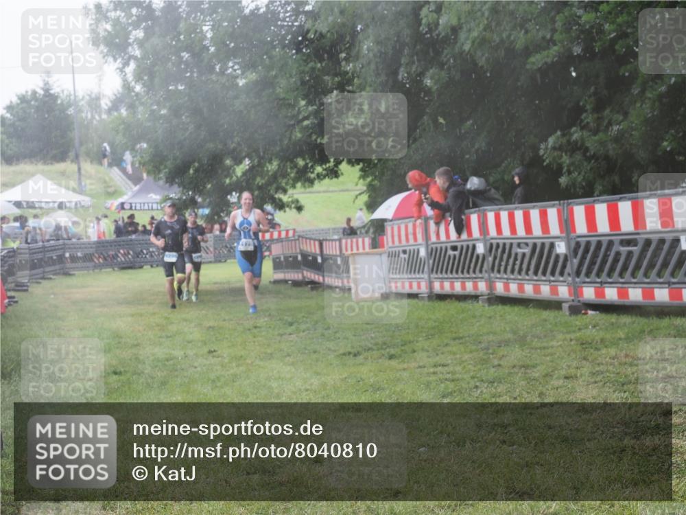 21.06.2025 - 27. Vierlanden-Triathlon KatJ http://msf.ph/oto/8040810 15.06.2025 14:29:44 Ziel 1175, 1271, 1287, 1294, 1295 meine-sportfotos.de
