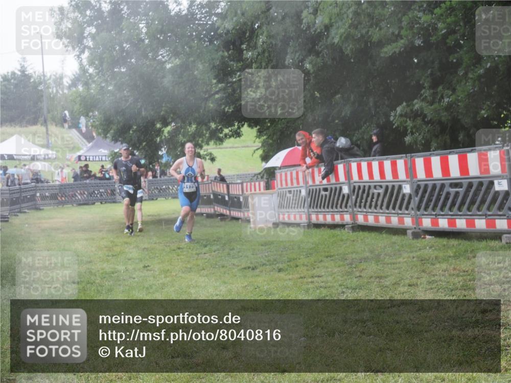 21.06.2025 - 27. Vierlanden-Triathlon KatJ http://msf.ph/oto/8040816 15.06.2025 14:29:44 Ziel 1175, 1271, 1287, 1294, 1295 meine-sportfotos.de