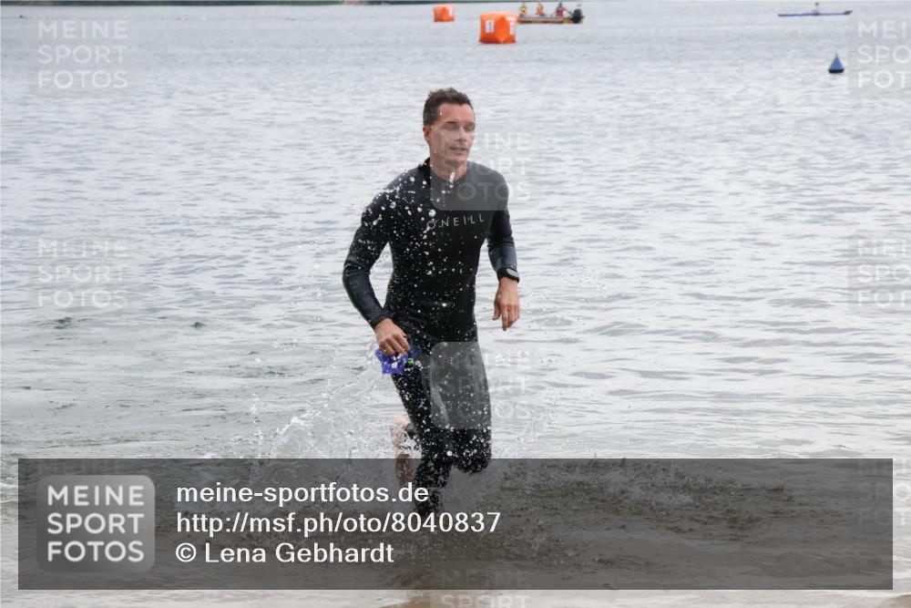 21.06.2025 - 27. Vierlanden-Triathlon Lena Gebhardt http://msf.ph/oto/8040837 15.06.2025 13:01:11 Schwimmen 1121 meine-sportfotos.de