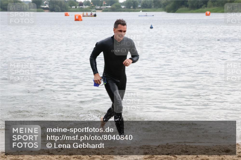 21.06.2025 - 27. Vierlanden-Triathlon Lena Gebhardt http://msf.ph/oto/8040840 15.06.2025 13:01:12 Schwimmen 1121 meine-sportfotos.de