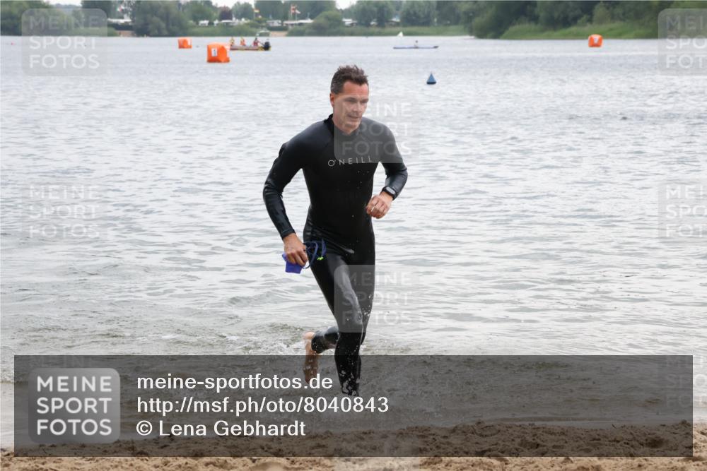 21.06.2025 - 27. Vierlanden-Triathlon Lena Gebhardt http://msf.ph/oto/8040843 15.06.2025 13:01:12 Schwimmen 1121 meine-sportfotos.de