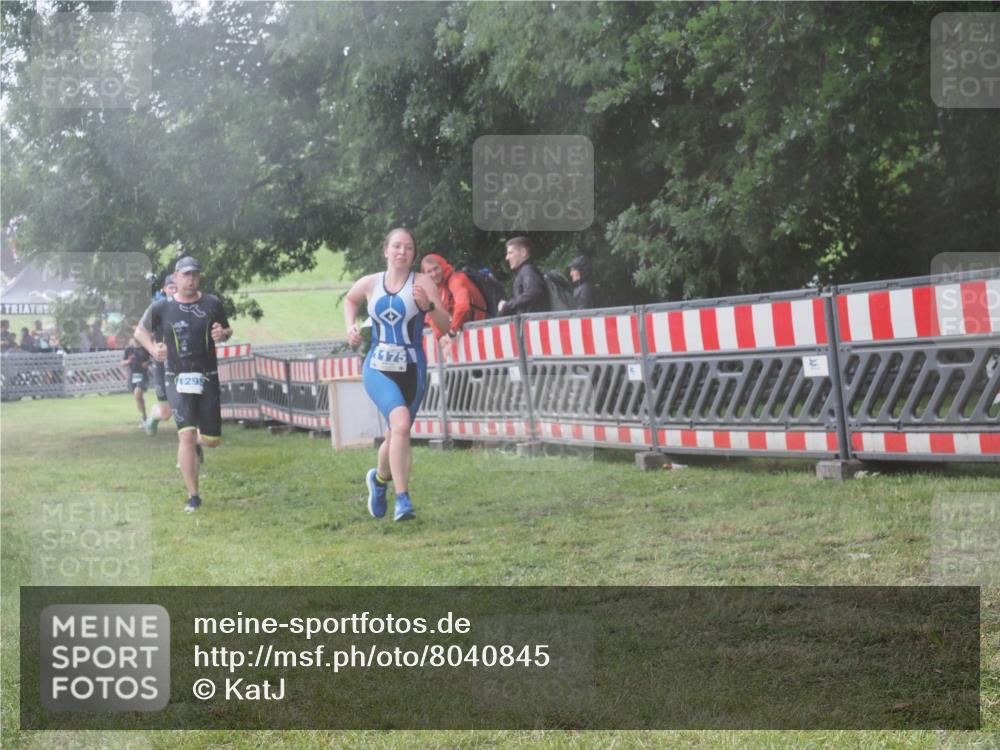 21.06.2025 - 27. Vierlanden-Triathlon KatJ http://msf.ph/oto/8040845 15.06.2025 14:29:46 Ziel 1175, 1287, 1294, 1295 meine-sportfotos.de