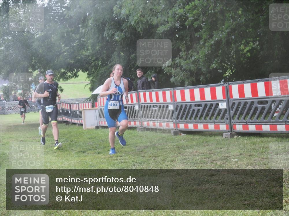 21.06.2025 - 27. Vierlanden-Triathlon KatJ http://msf.ph/oto/8040848 15.06.2025 14:29:46 Ziel 1175, 1287, 1294, 1295 meine-sportfotos.de