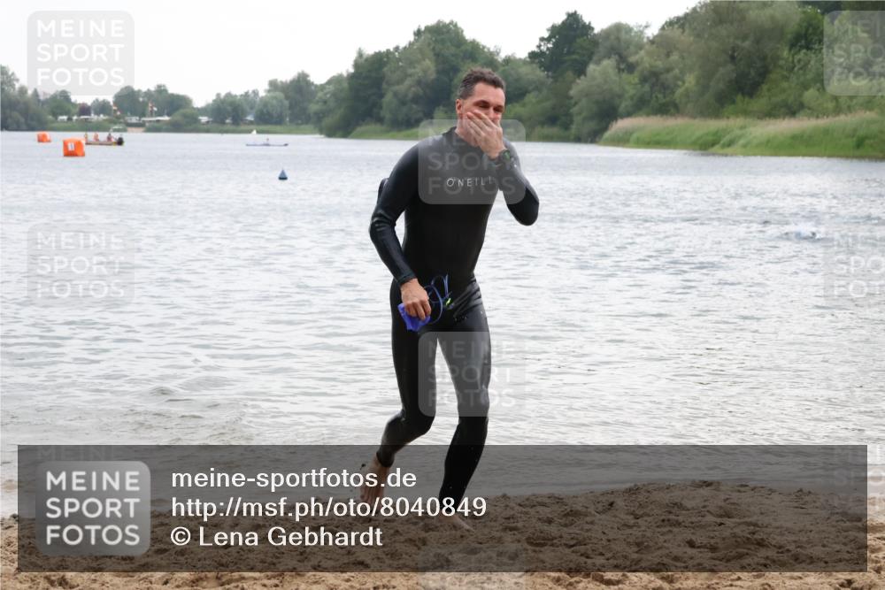 21.06.2025 - 27. Vierlanden-Triathlon Lena Gebhardt http://msf.ph/oto/8040849 15.06.2025 13:01:13 Schwimmen 1121 meine-sportfotos.de