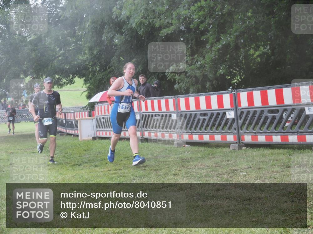 21.06.2025 - 27. Vierlanden-Triathlon KatJ http://msf.ph/oto/8040851 15.06.2025 14:29:46 Ziel 1175, 1287, 1294, 1295 meine-sportfotos.de