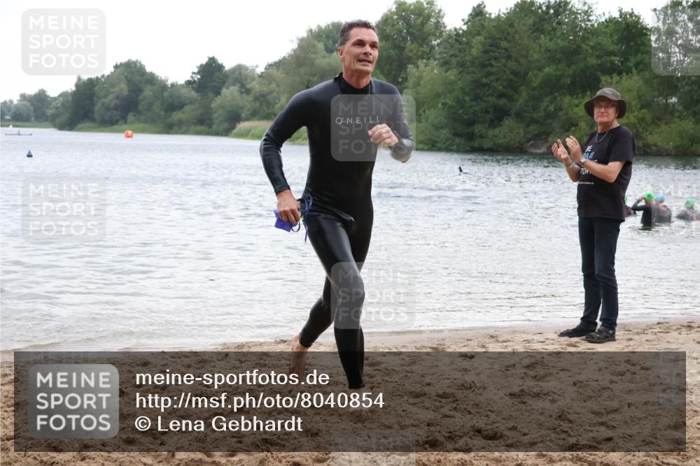 21.06.2025 - 27. Vierlanden-Triathlon Lena Gebhardt http://msf.ph/oto/8040854 15.06.2025 13:01:14 Schwimmen 1121 meine-sportfotos.de