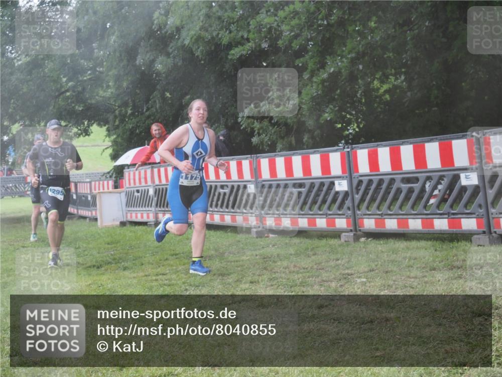 21.06.2025 - 27. Vierlanden-Triathlon KatJ http://msf.ph/oto/8040855 15.06.2025 14:29:46 Ziel 1175, 1287, 1294, 1295 meine-sportfotos.de