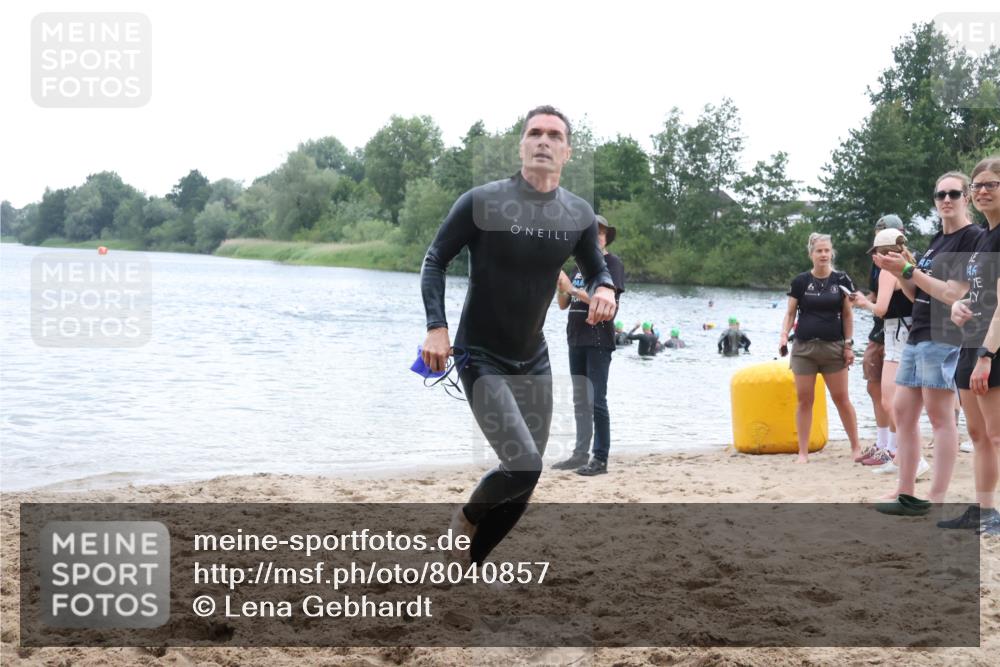 21.06.2025 - 27. Vierlanden-Triathlon Lena Gebhardt http://msf.ph/oto/8040857 15.06.2025 13:01:15 Schwimmen 1121 meine-sportfotos.de