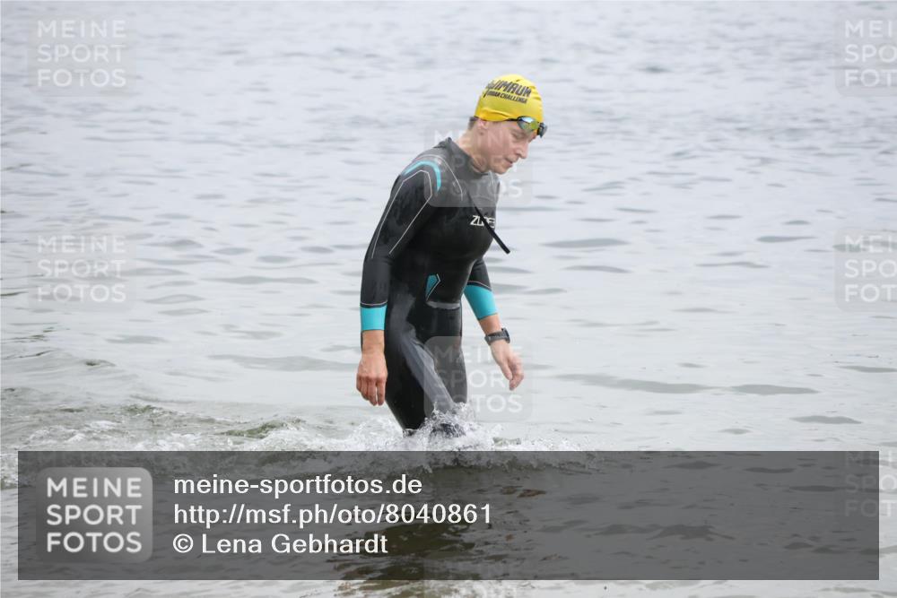 21.06.2025 - 27. Vierlanden-Triathlon Lena Gebhardt http://msf.ph/oto/8040861 15.06.2025 13:04:44 Schwimmen 1165 meine-sportfotos.de